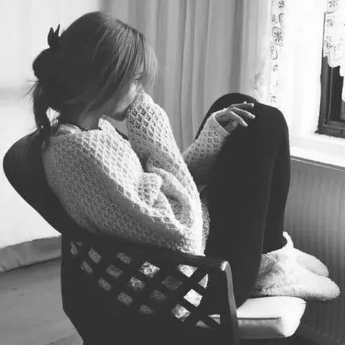 Bộ 65 Ảnh Đen Trắng Avatar Buồn Nữ chạm vào cảm xúc tâm trạng sâu lắng