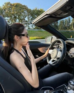 Top Hình Gái Chụp Ảnh Trong Ô Tô Đẹp Nhất Mạng Xã Hội Hiện Nay